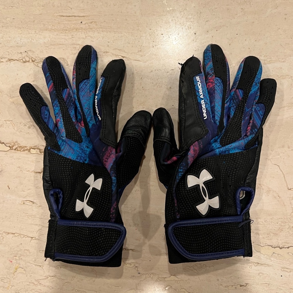 Under Armour Softball Gloves (Ladies Medium)